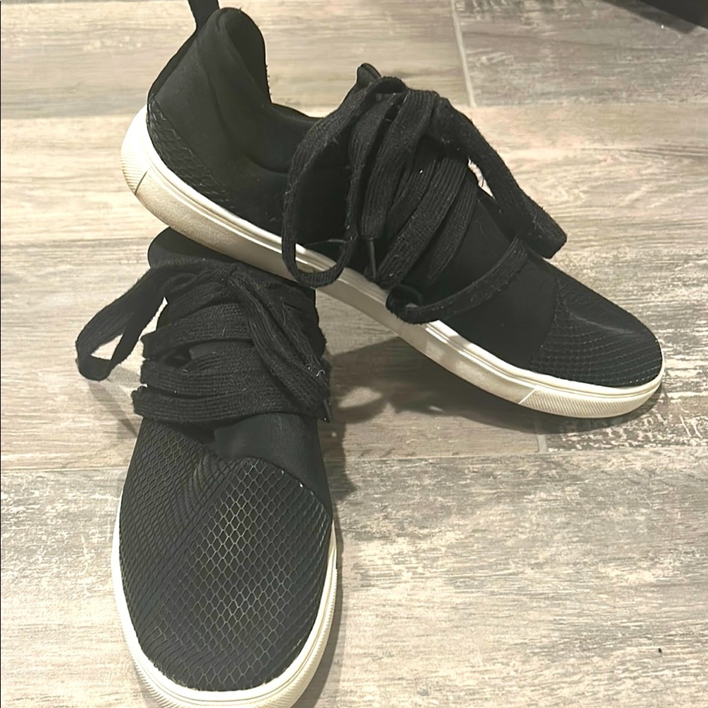Brash Mesh Slip-On Sneakers in Black Size 10